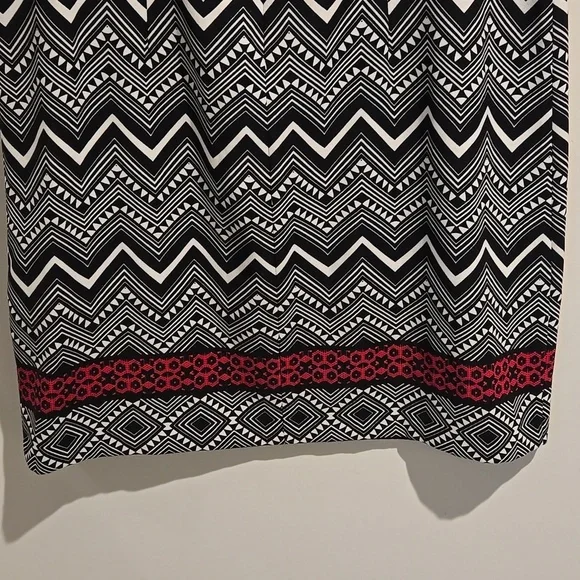 London Times black white pink chevron dress. Size 8. - Picture 6 of 7